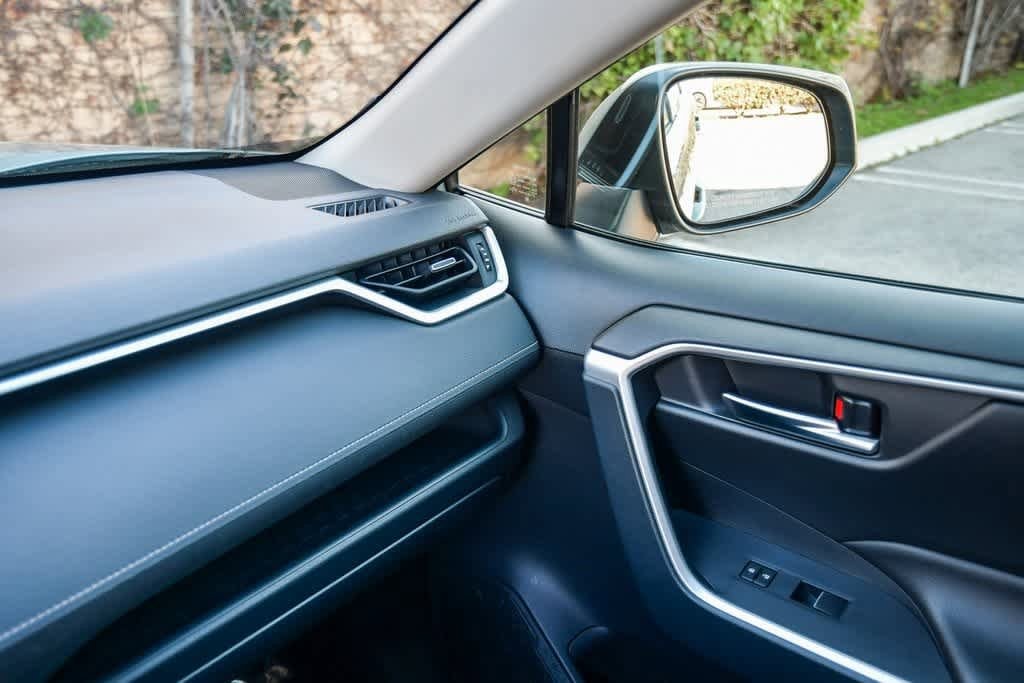 Thumbnail: 2019 Toyota RAV4 - 24