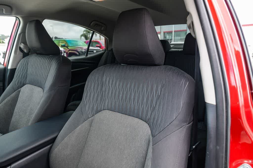 2025 Toyota Camry LE - Photo 17