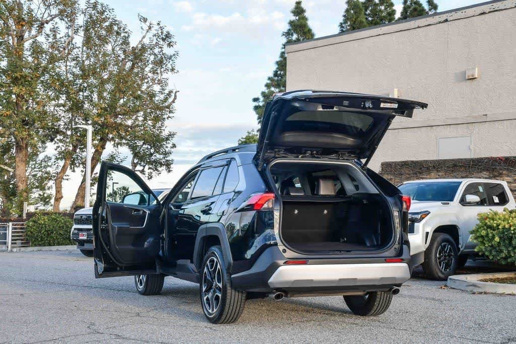 Thumbnail: 2019 Toyota RAV4 - 27
