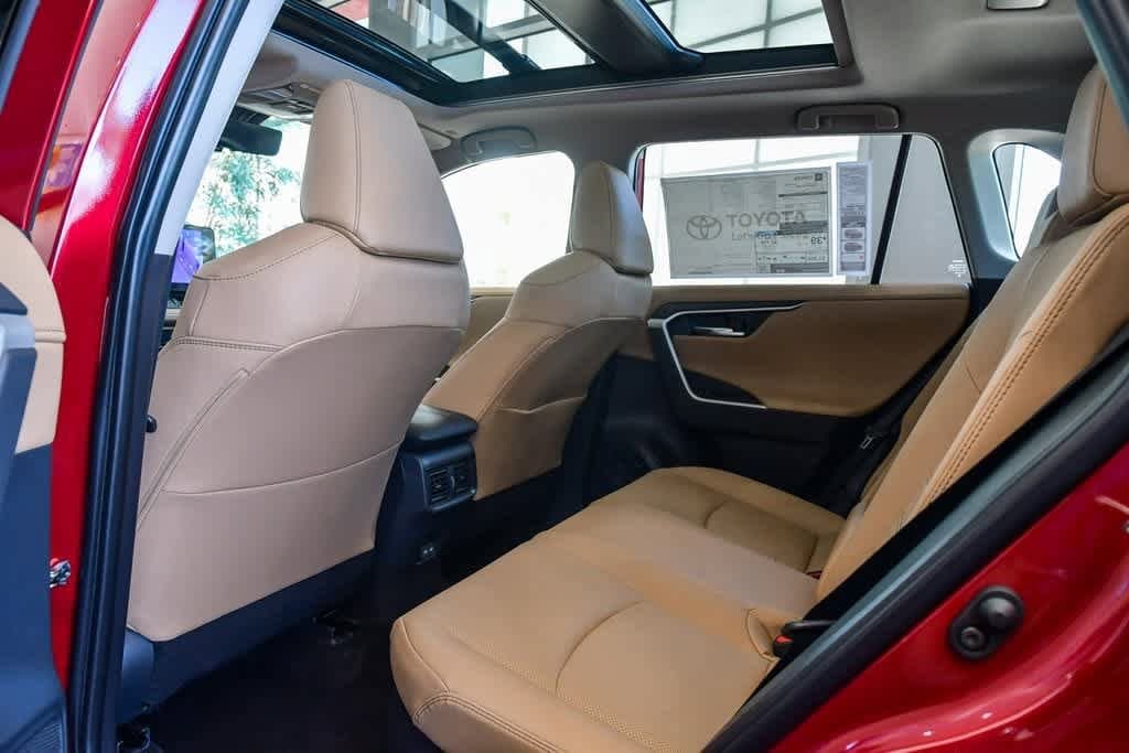 Thumbnail: 2025 Toyota RAV4 - 20