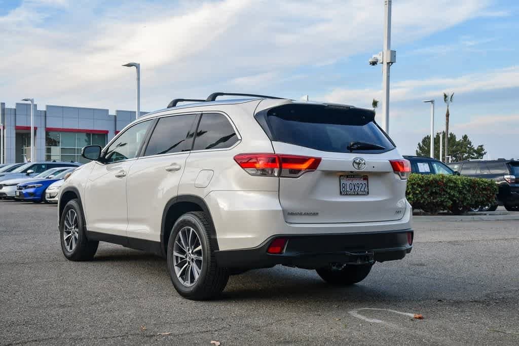 Thumbnail: 2019 Toyota Highlander - 9