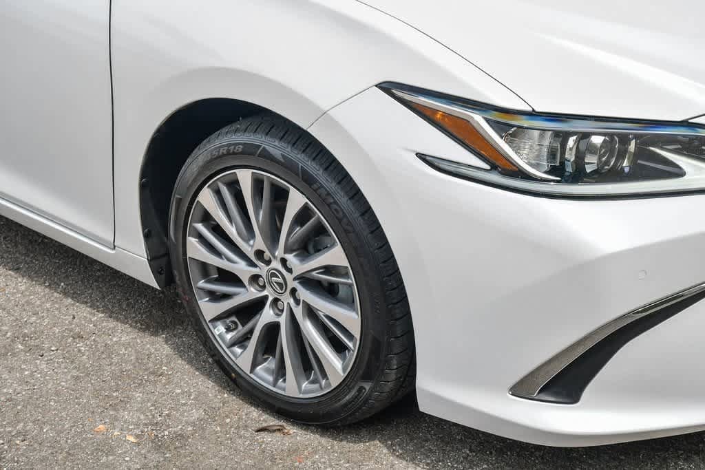 Thumbnail: 2020 Lexus ES - 12
