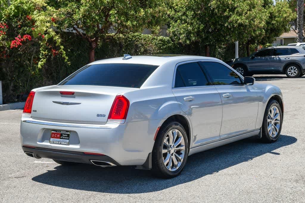 Thumbnail: 2019 Chrysler 300 - 8