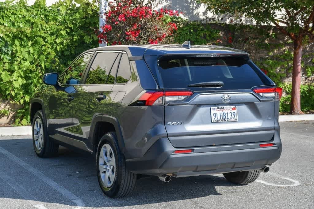 2024 Toyota RAV4 LE 8