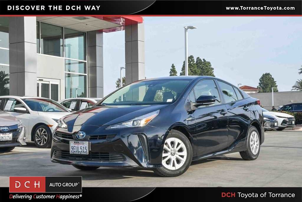 2022 Toyota Prius LE's photo