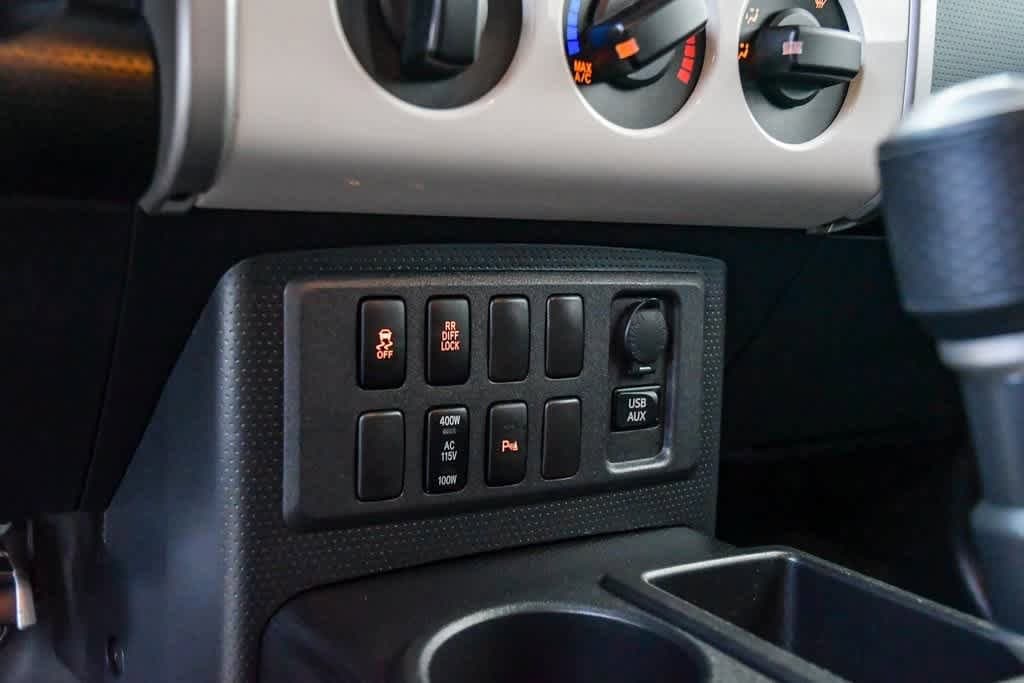 Thumbnail: 2012 Toyota FJ Cruiser - 25