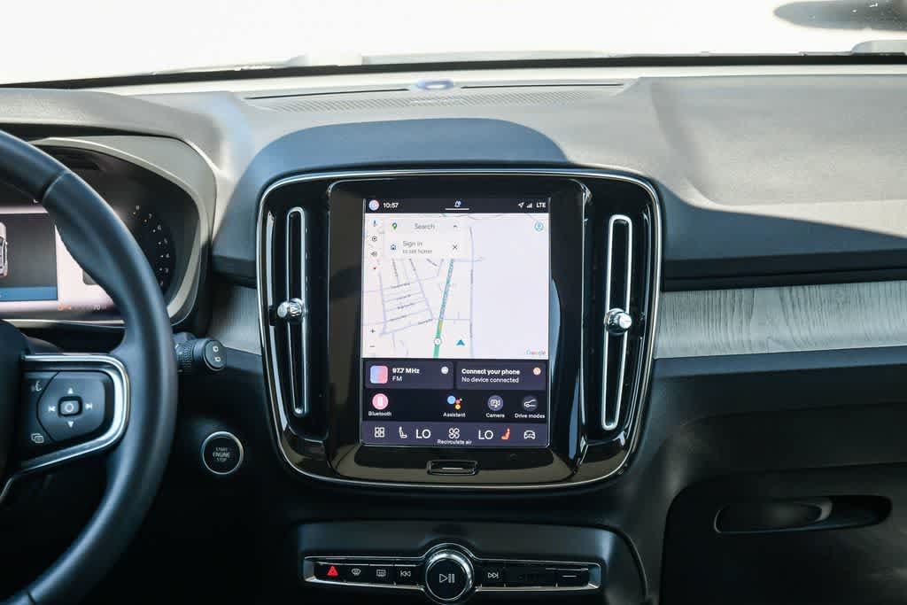Thumbnail: 2023 Volvo XC40 - 12