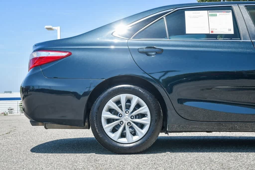 2015 Toyota Camry LE 10
