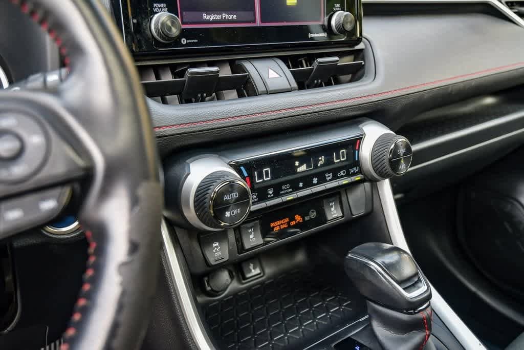 Thumbnail: 2021 Toyota RAV4 - 25