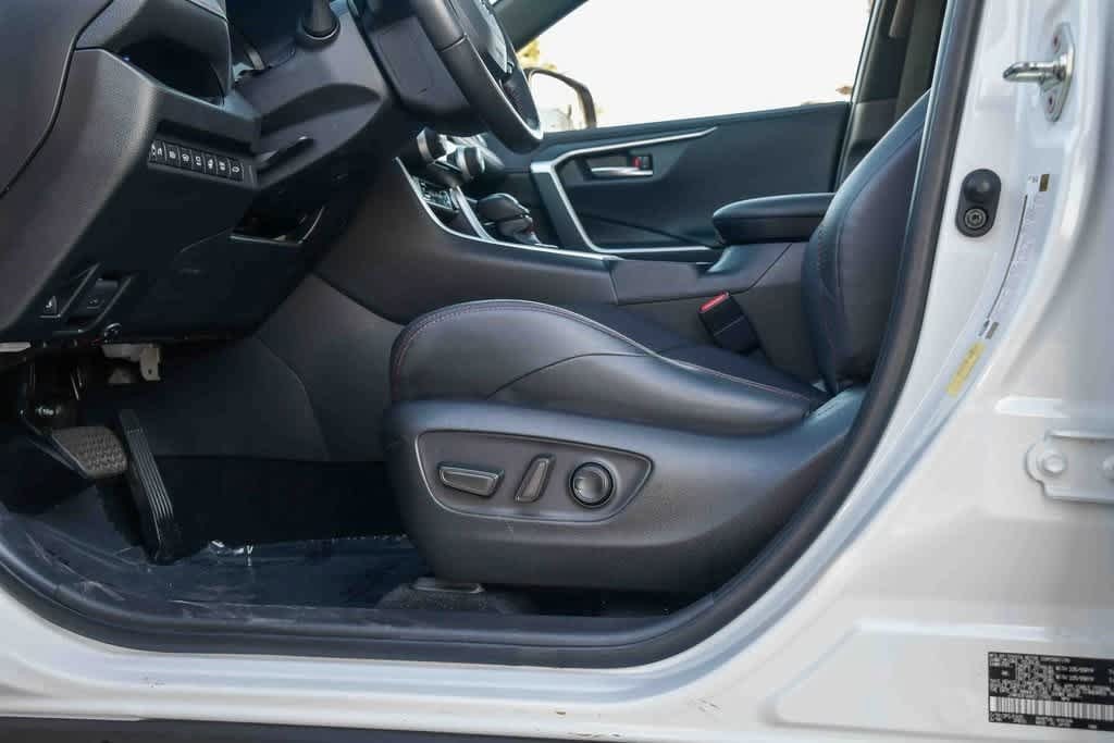 Thumbnail: 2024 Toyota RAV4 - 21