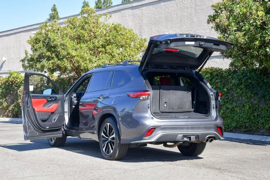 Thumbnail: 2022 Toyota Highlander - 29