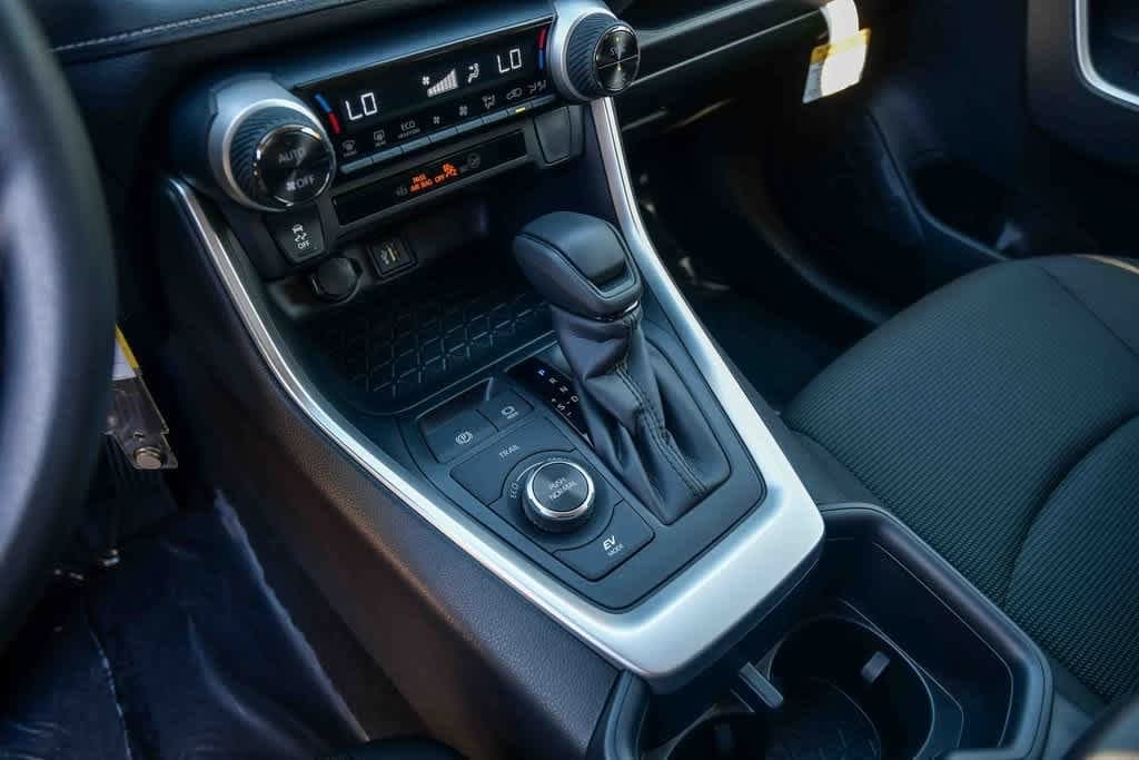 Thumbnail: 2025 Toyota RAV4 - 21