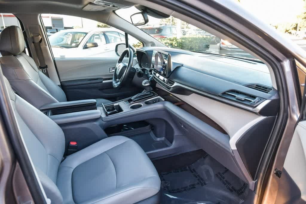 Thumbnail: 2022 Toyota Sienna - 15