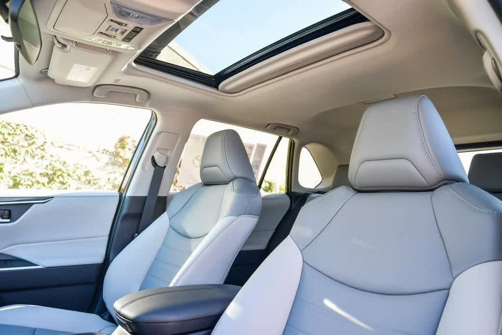 Thumbnail: 2025 Toyota RAV4 - 17