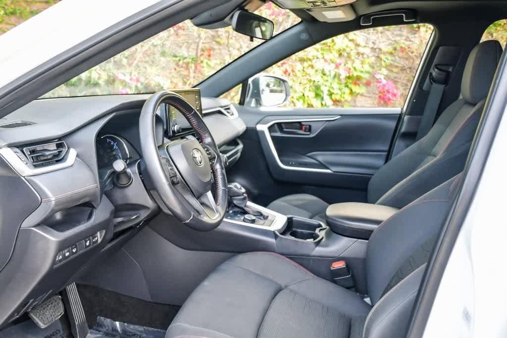 Thumbnail: 2021 Toyota RAV4 - 18