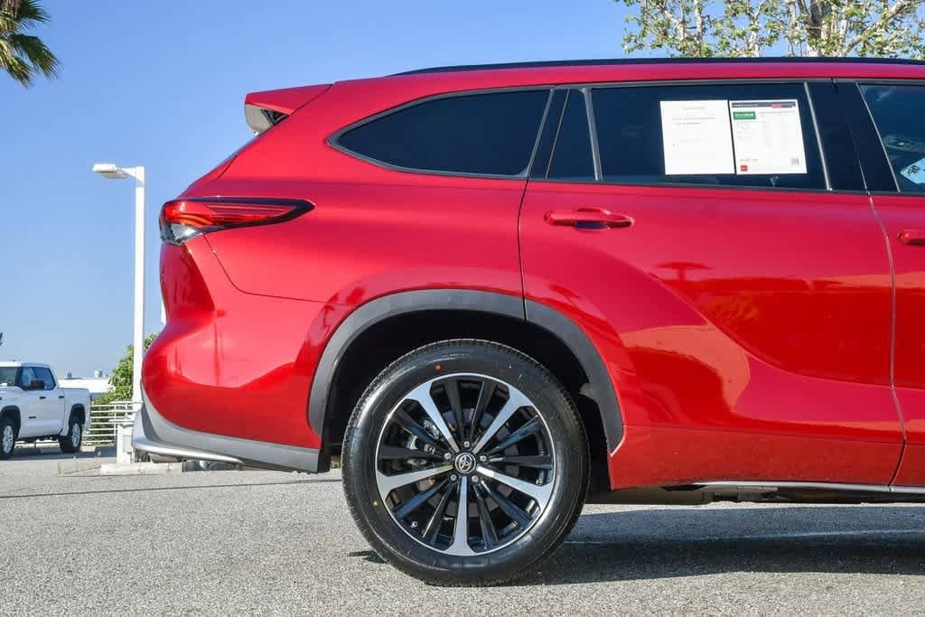 Thumbnail: 2022 Toyota Highlander - 10