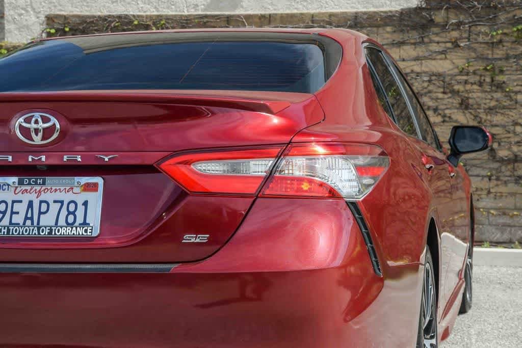 2018 Toyota Camry SE photo 5