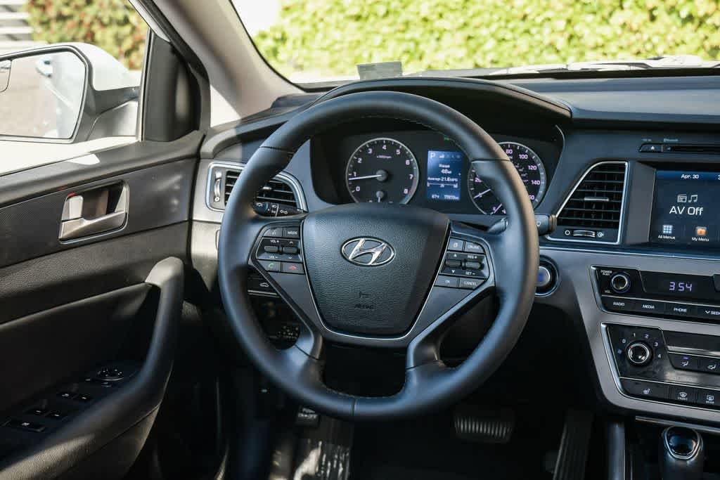 Thumbnail: 2017 Hyundai Sonata - 12