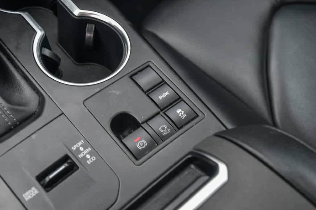 2024 Toyota Highlander XLE 24