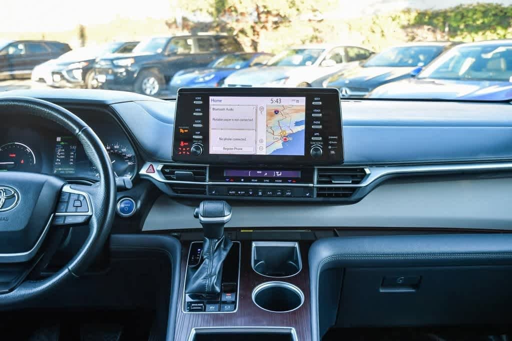 Thumbnail: 2022 Toyota Sienna - 13