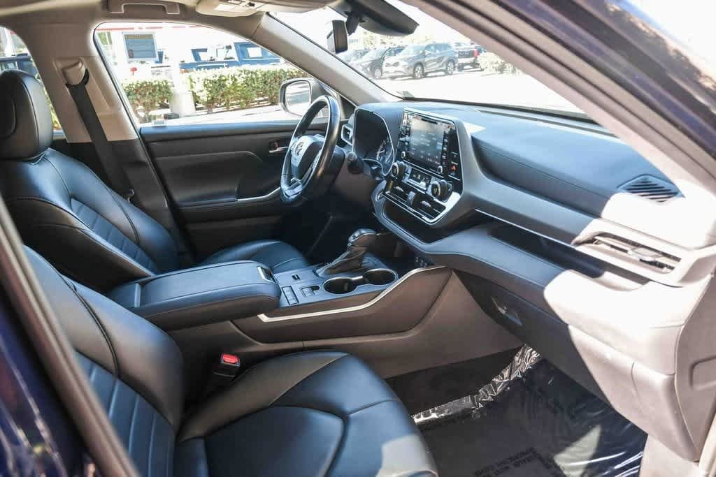 Thumbnail: 2022 Toyota Highlander - 15