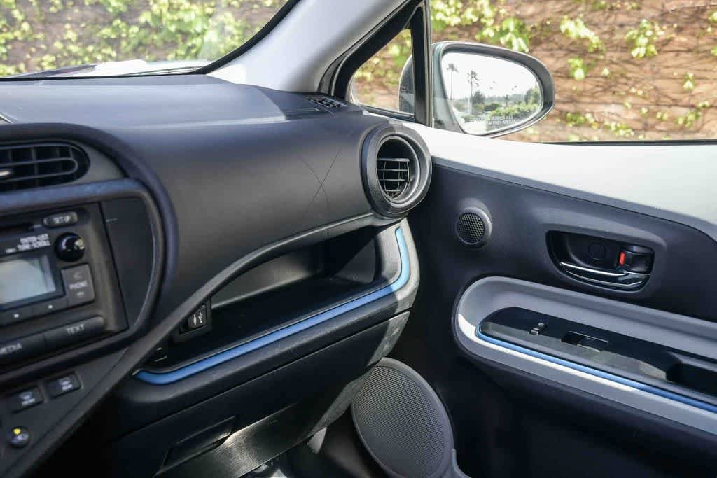 Thumbnail: 2013 Toyota Prius c - 23