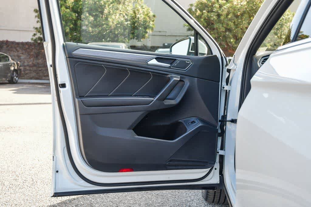 Thumbnail: 2022 Volkswagen Tiguan - 21