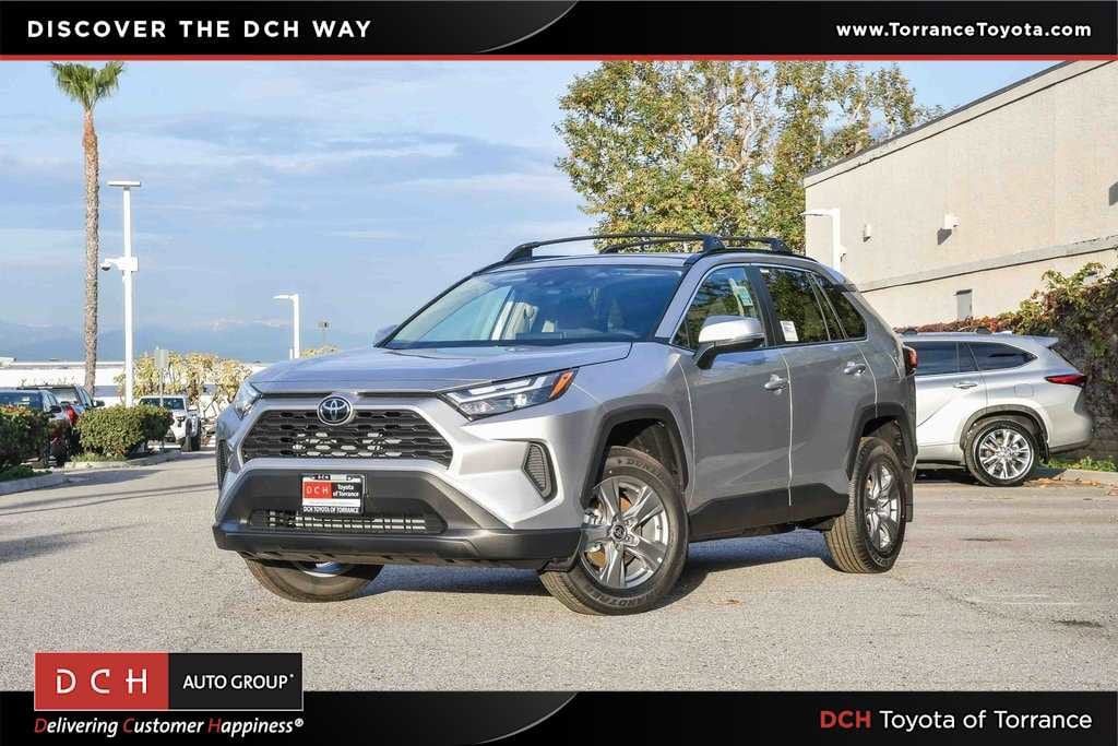 2025 Toyota RAV4 XLE's photo