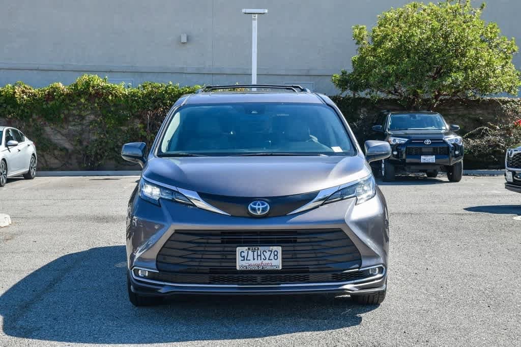 Certified 2022 Toyota Sienna XLE Mini-van, Passenger