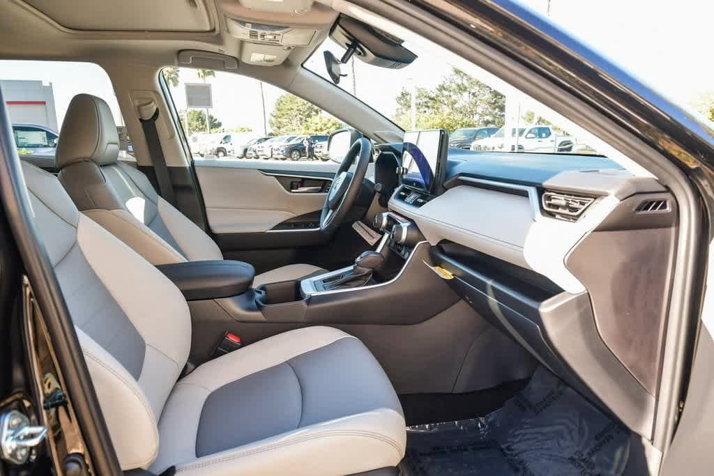 Thumbnail: 2025 Toyota RAV4 - 15