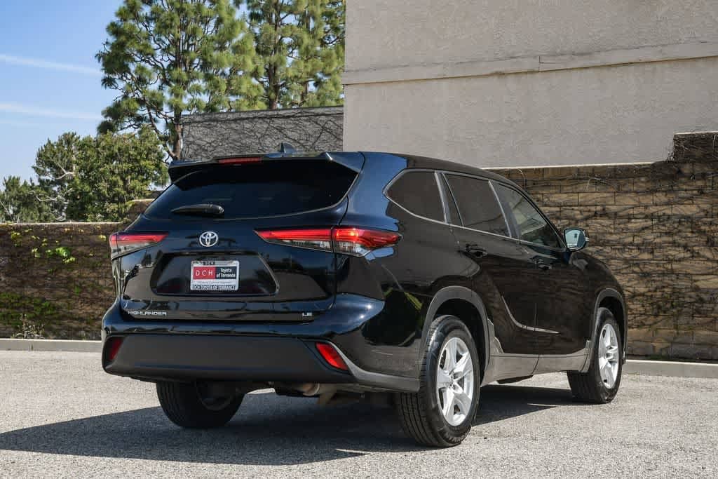 2023 Toyota Highlander LE photo 6