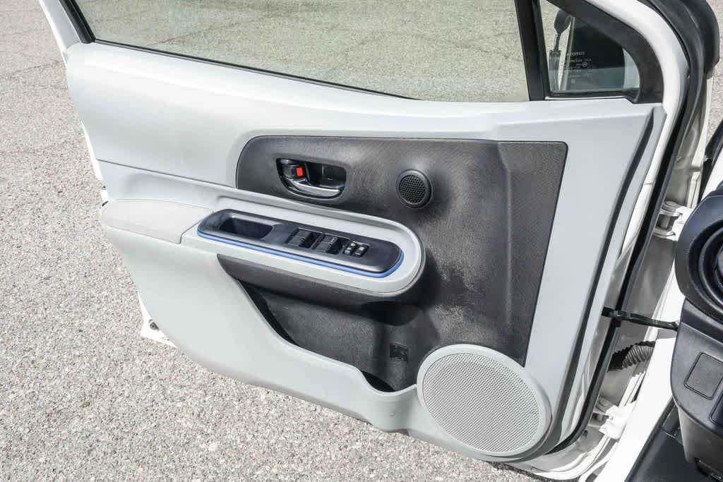 Thumbnail: 2013 Toyota Prius c - 27