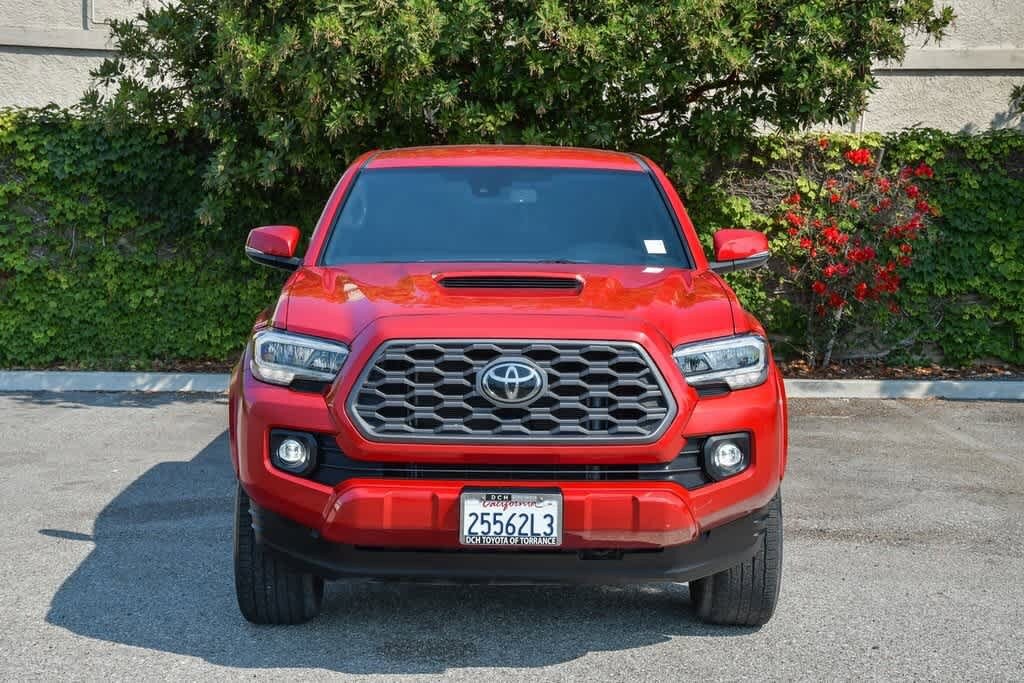 2022 Toyota Tacoma TRD Sport photo 2