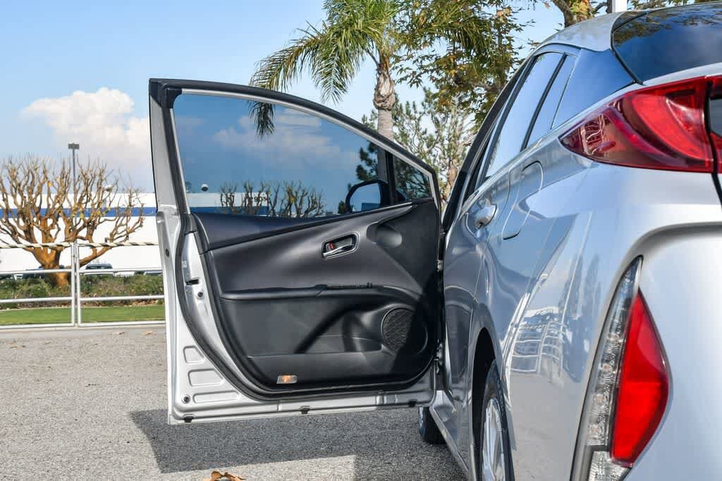 Thumbnail: 2022 Toyota Prius Prime - 19