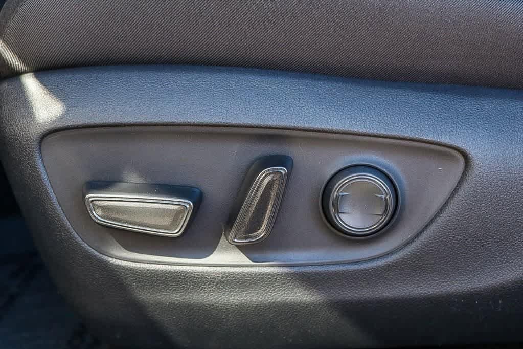 Thumbnail: 2025 Toyota RAV4 - 20