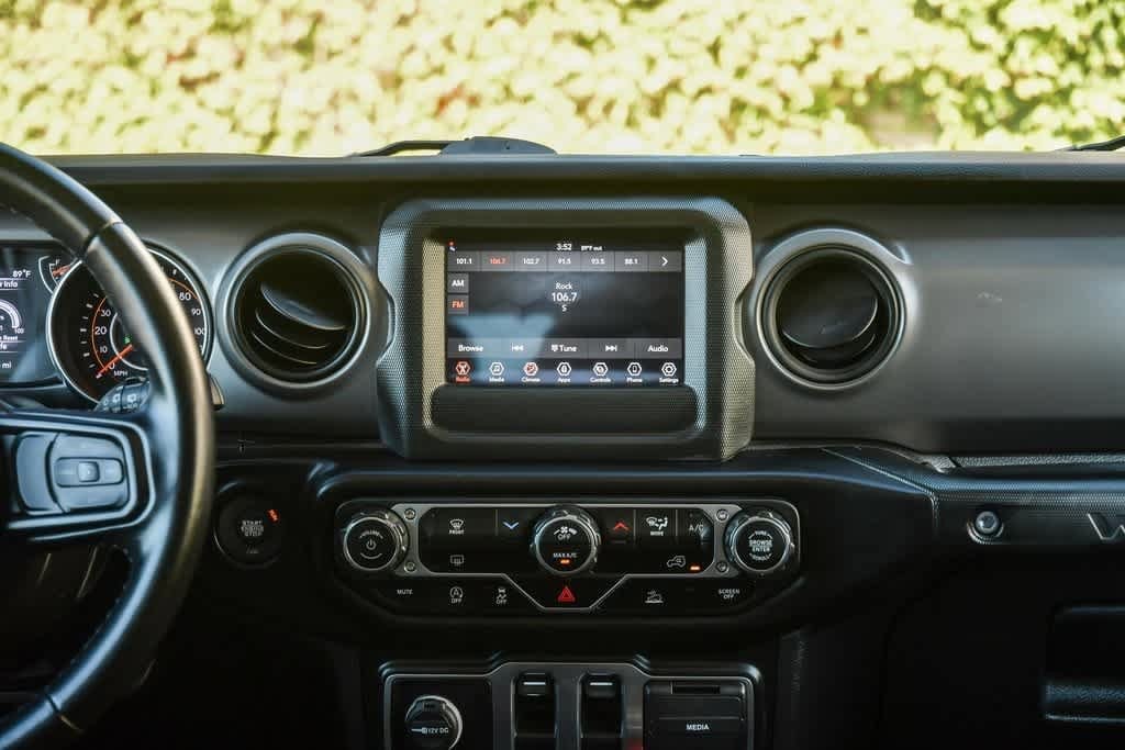Thumbnail: 2022 Jeep Wrangler - 15