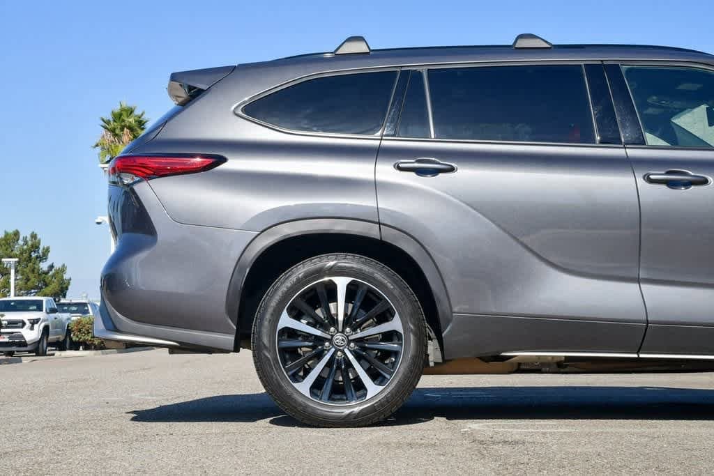 Thumbnail: 2022 Toyota Highlander - 11