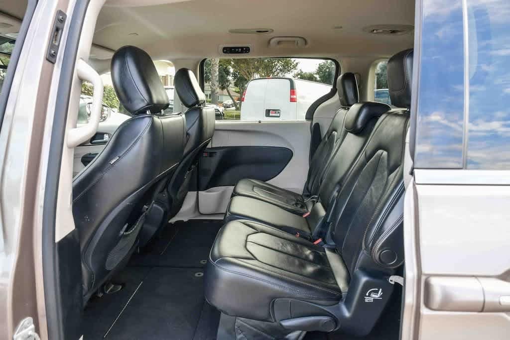 Thumbnail: 2017 Chrysler Pacifica - 19