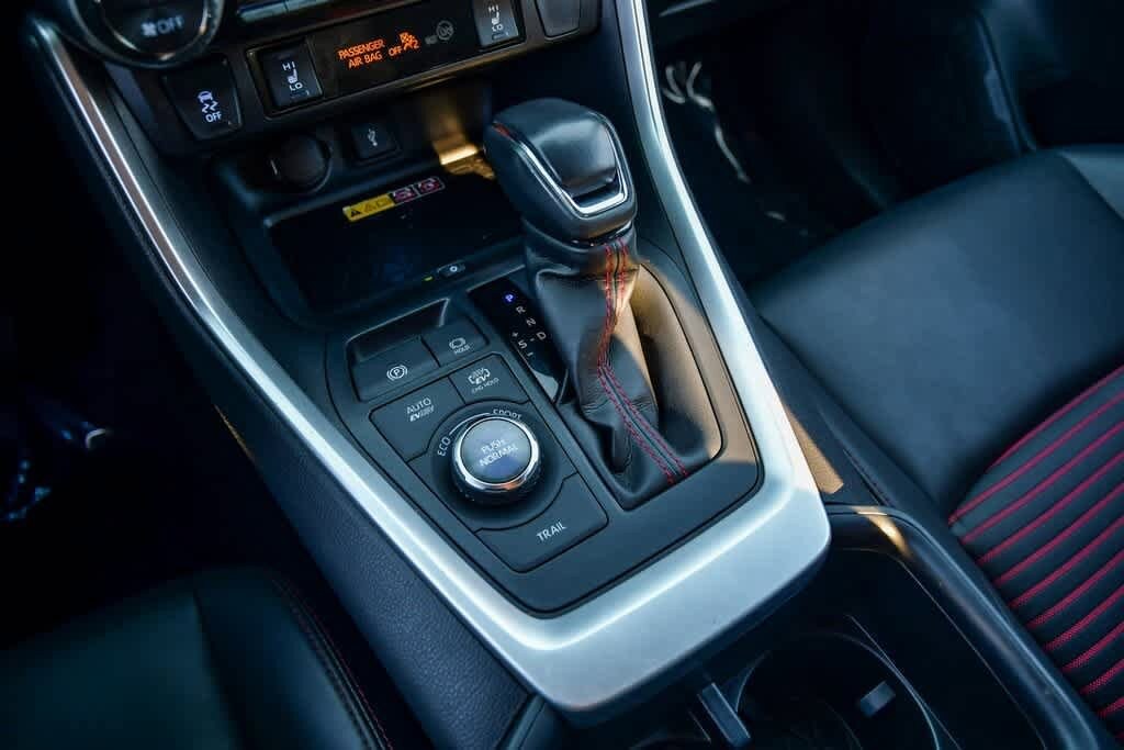 Thumbnail: 2022 Toyota RAV4 - 21