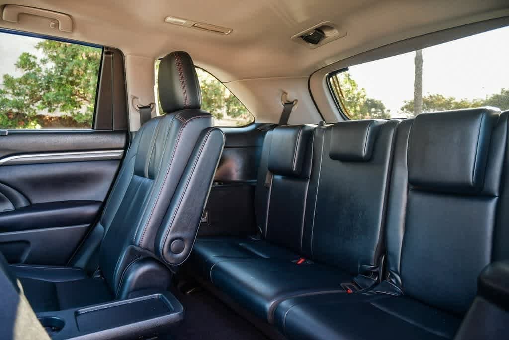 Thumbnail: 2019 Toyota Highlander - 19