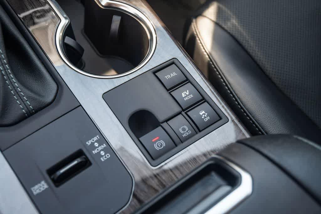 Thumbnail: 2026 Toyota Highlander - 21