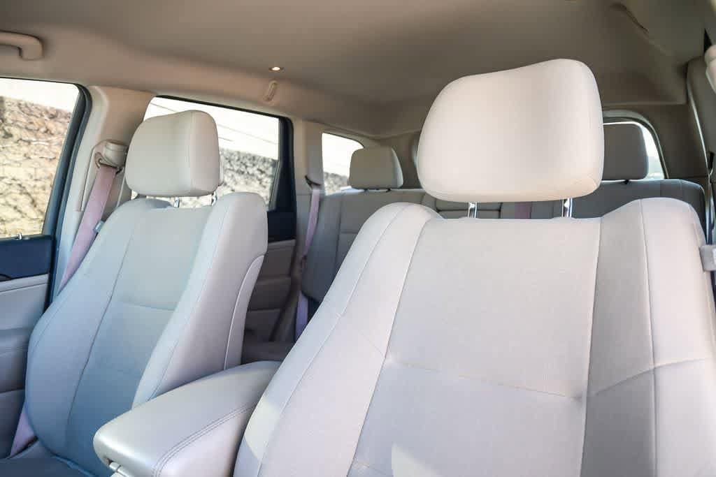 Thumbnail: 2016 Jeep Grand Cherokee - 17