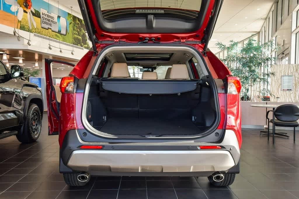 Thumbnail: 2025 Toyota RAV4 - 28