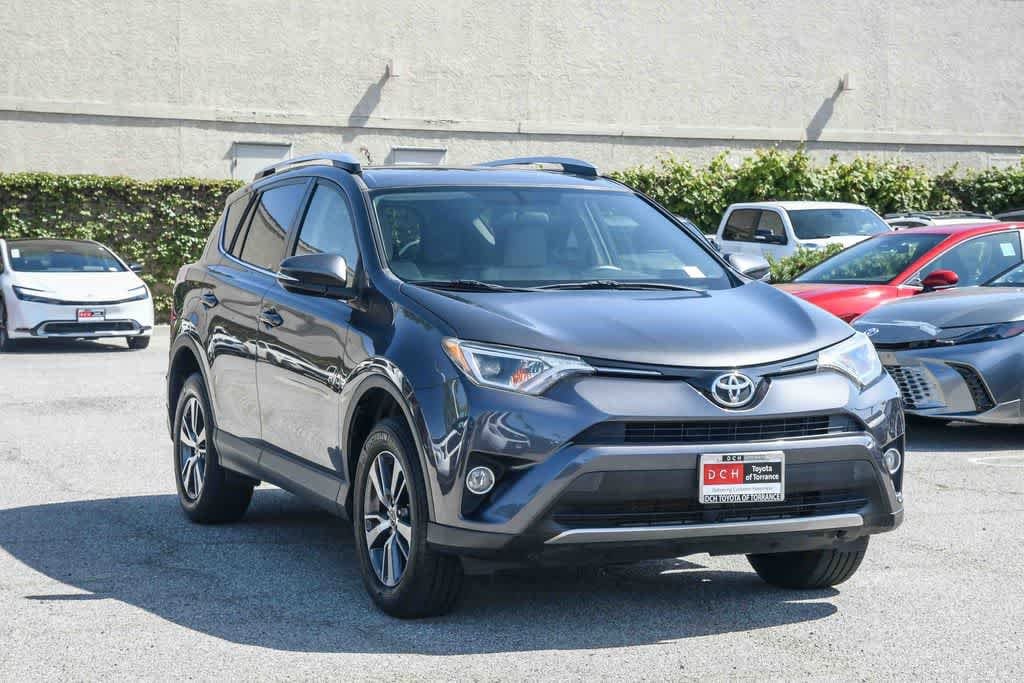 2016 Toyota RAV4 XLE photo 2