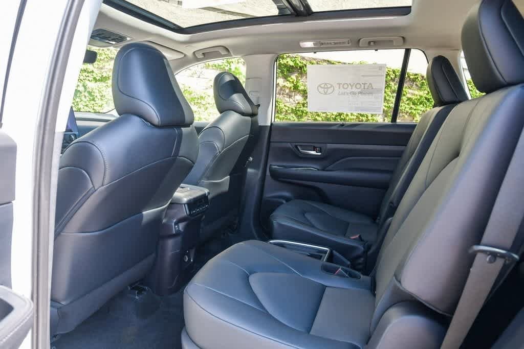 2025 Toyota Grand Highlander XLE 18