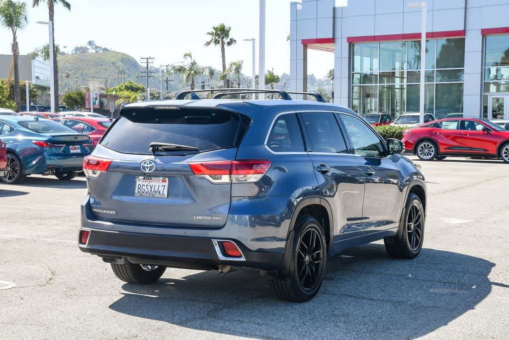 Thumbnail: 2019 Toyota Highlander - 7