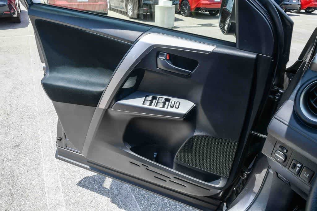 Thumbnail: 2017 Toyota RAV4 - 22