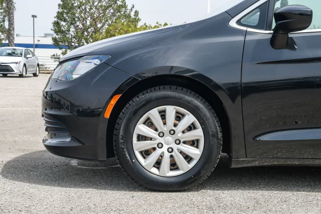 Thumbnail: 2019 Chrysler Pacifica - 10
