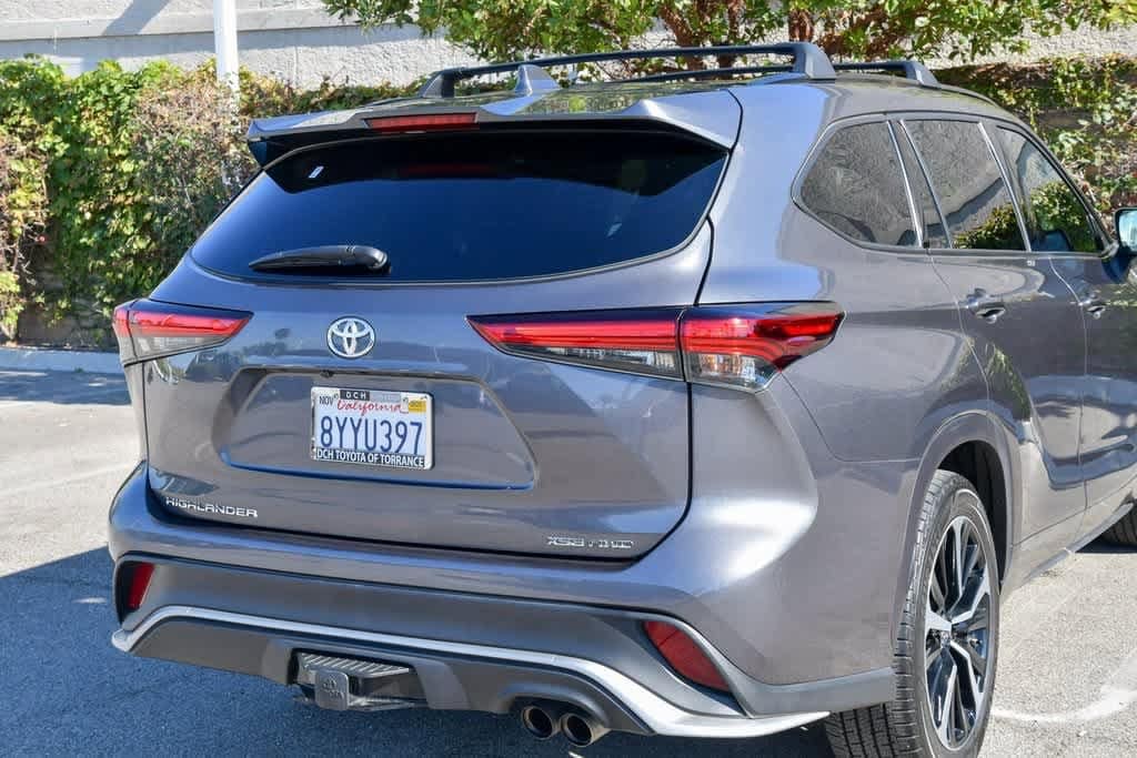 Thumbnail: 2022 Toyota Highlander - 9