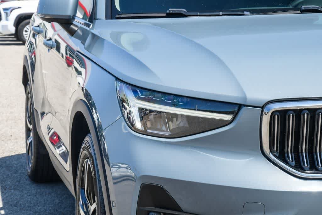Thumbnail: 2023 Volvo XC40 - 3